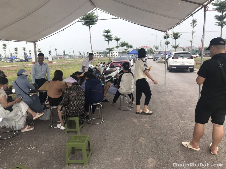 Bán đất thị trấn Bích Động, mặt tiền 5,5m, view trường học giá 1,45 tỷ. Bán đất thị trấn Bích Động, mặt tiền 5,5m, view trường học giá 1,45 tỷ.