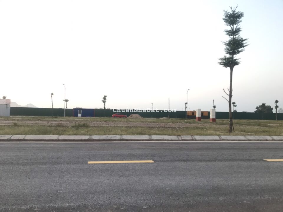 Trung tâm thị trấn Bích Động, mặt tiền 5,5m, giá 1,6 tỷ, hướng Đông Nam Trung tâm thị trấn Bích Động, mặt tiền 5,5m, giá 1,6 tỷ, hướng Đông Nam