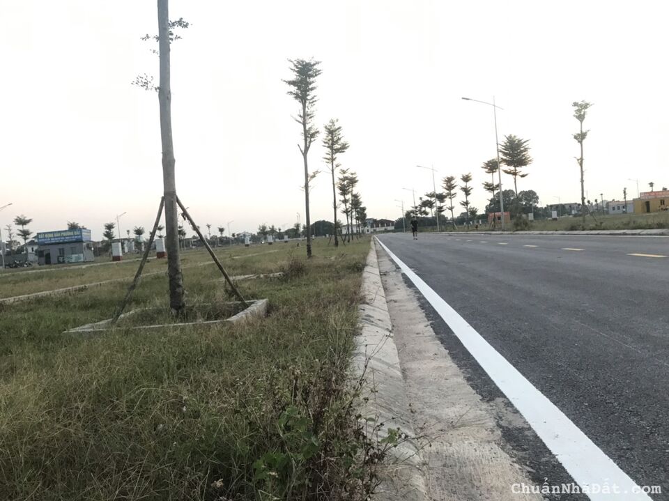 Trung tâm thị trấn Bích Động, mặt tiền 5,5m, giá 1,6 tỷ, hướng Đông Nam Trung tâm thị trấn Bích Động, mặt tiền 5,5m, giá 1,6 tỷ, hướng Đông Nam