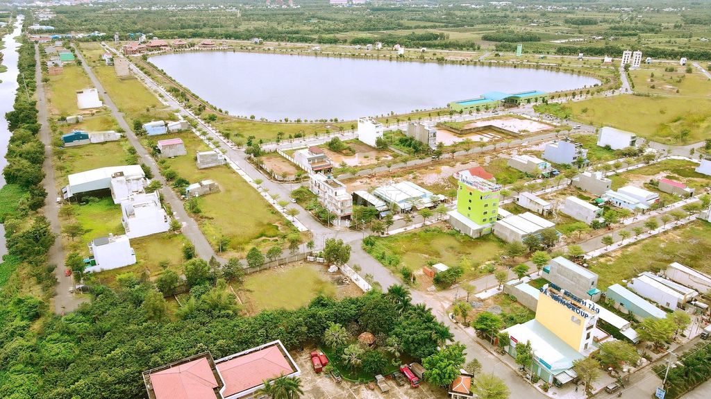 KẸT TIỀN CẦN RA NHANH LÔ 105M2 CẠNH HỒ SINH THÁI