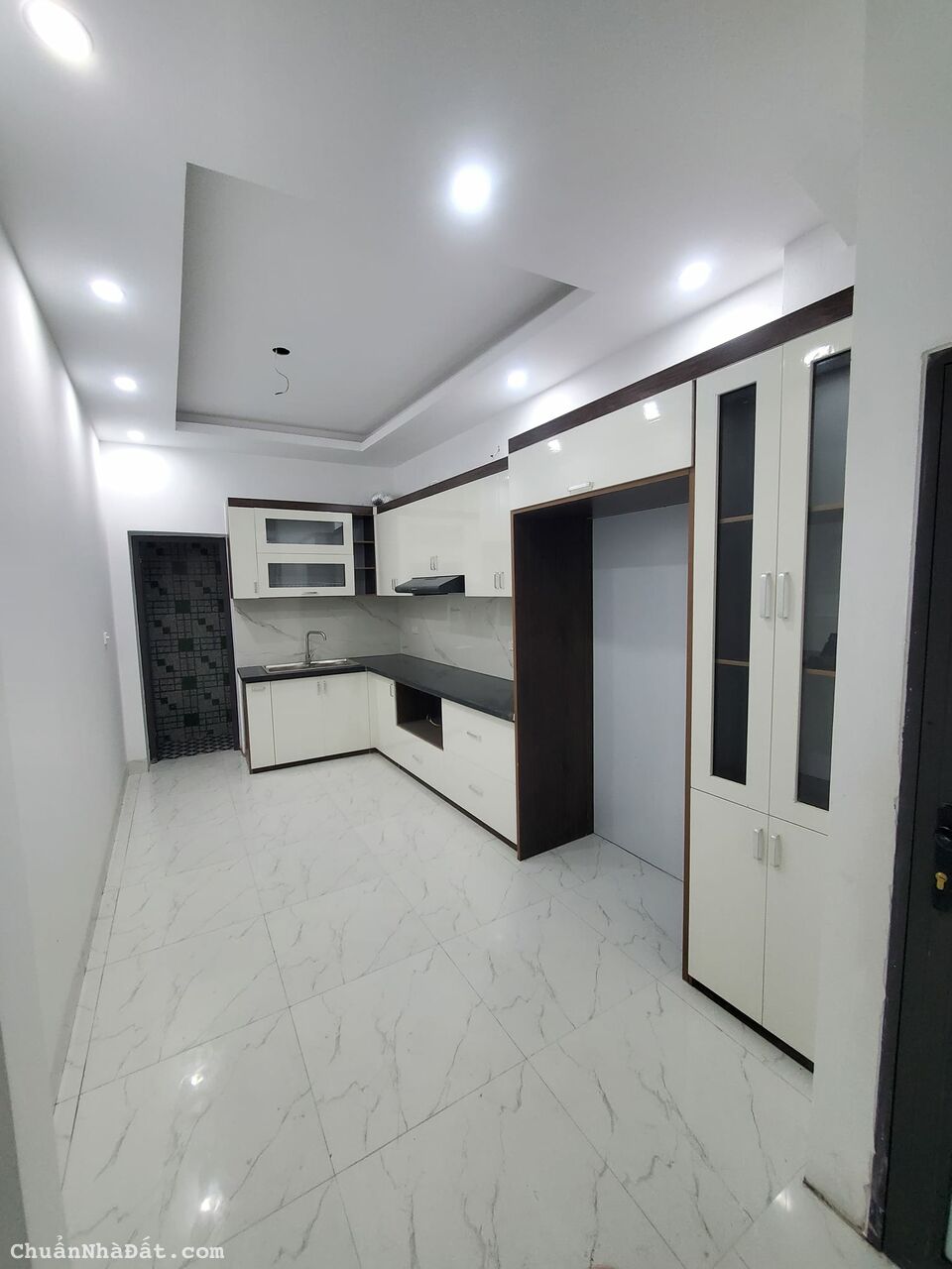 Bán nhà Cổ Nhuế 40m, 4 tầng , 4 ngủ, ở ngay, 3.3 tỷ.