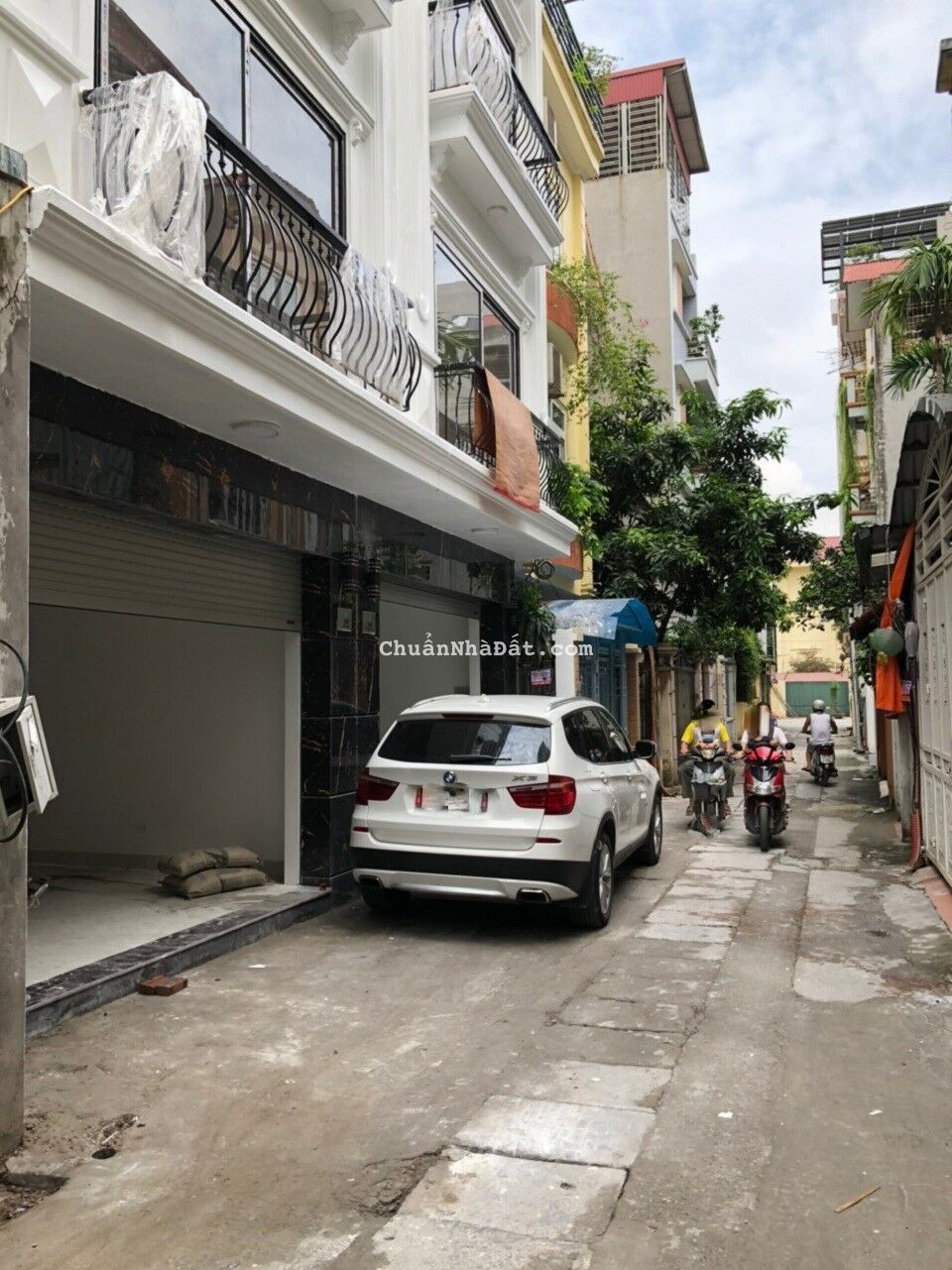 Bán nhà Phú Diễn, 40m2, gara ô tô, ở ngay, kinh doanh, 5.6 tỷ