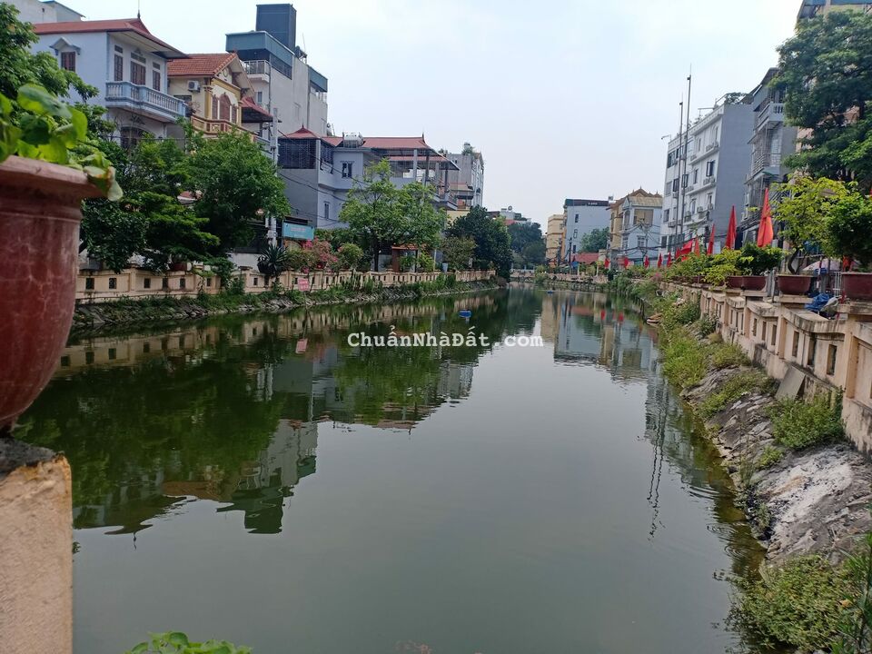 Bán nhà Phú Diễn, 40m2, gara ô tô, ở ngay, kinh doanh, 5.6 tỷ