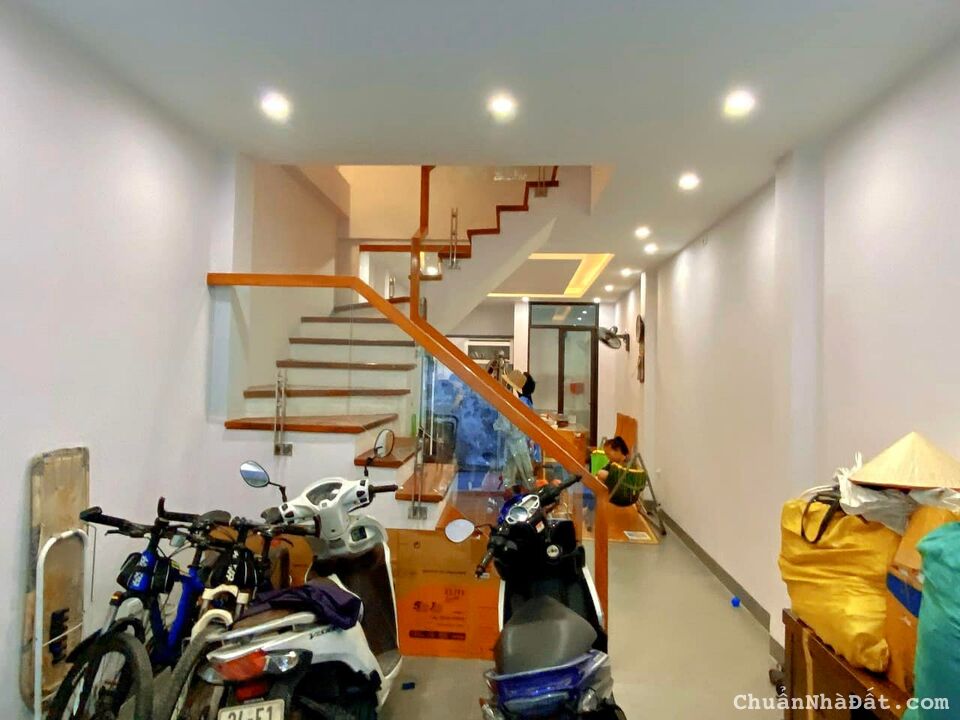 Bán nhà Cầu Giấy 56m, 4 tầng, 6.9 tỷ, nở hậu phong thủy, 2 thoáng.