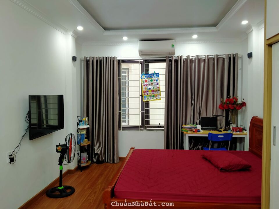 Bán nhà Cầu Giấy 56m, 4 tầng, 6.9 tỷ, nở hậu phong thủy, 2 thoáng.