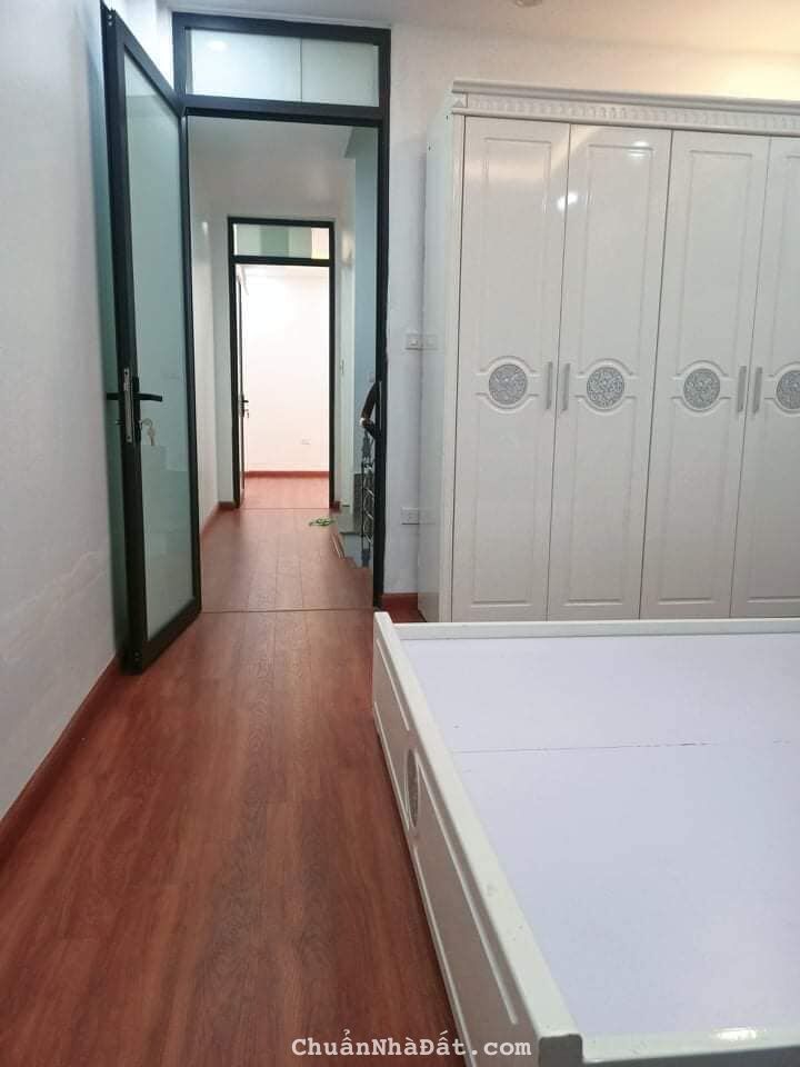 Bán nhà Cầu Giấy 42m, 5 tầng,  nhà mới, ngõ thông, 6 ngủ, 6.9 tỷ