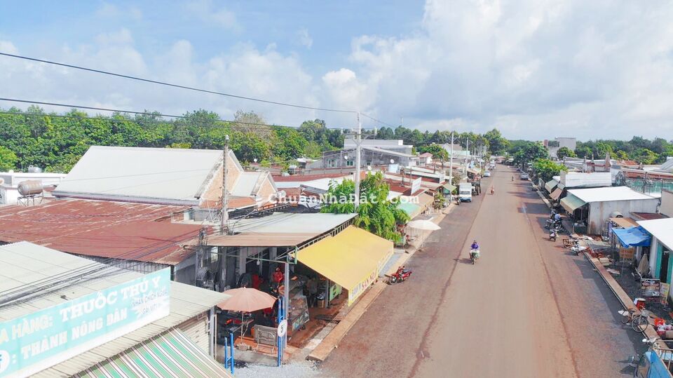 Cần bán lô đất mặt tiền DT758 lộ giới 42m giá 800Trieu DT 500m2 100tc 