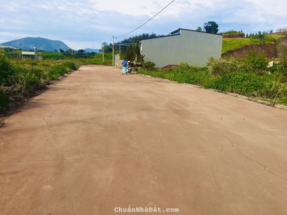 Bán 6x20m sẵn 100m2 thổ cư cách sân bay Liên Khương 7km tại Đạ Ròn, Đơn Dương 900tr