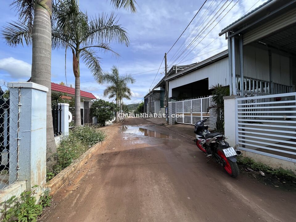 Bán gấp đất + nhà tại trung tâm Hiệp Thạnh, Đức Trọng chỉ 2.2 tỷ Bán gấp đất + nhà tại trung tâm Hiệp Thạnh, Đức Trọng chỉ 2.2 tỷ