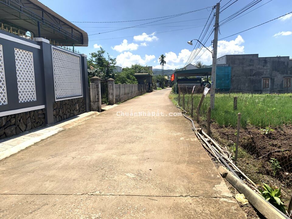 Bán gấp trả nợ 205m2 đất thổ cư ngay trung tâm xã Hiệp Thạnh - Đức Trọng 1.72 tỷ