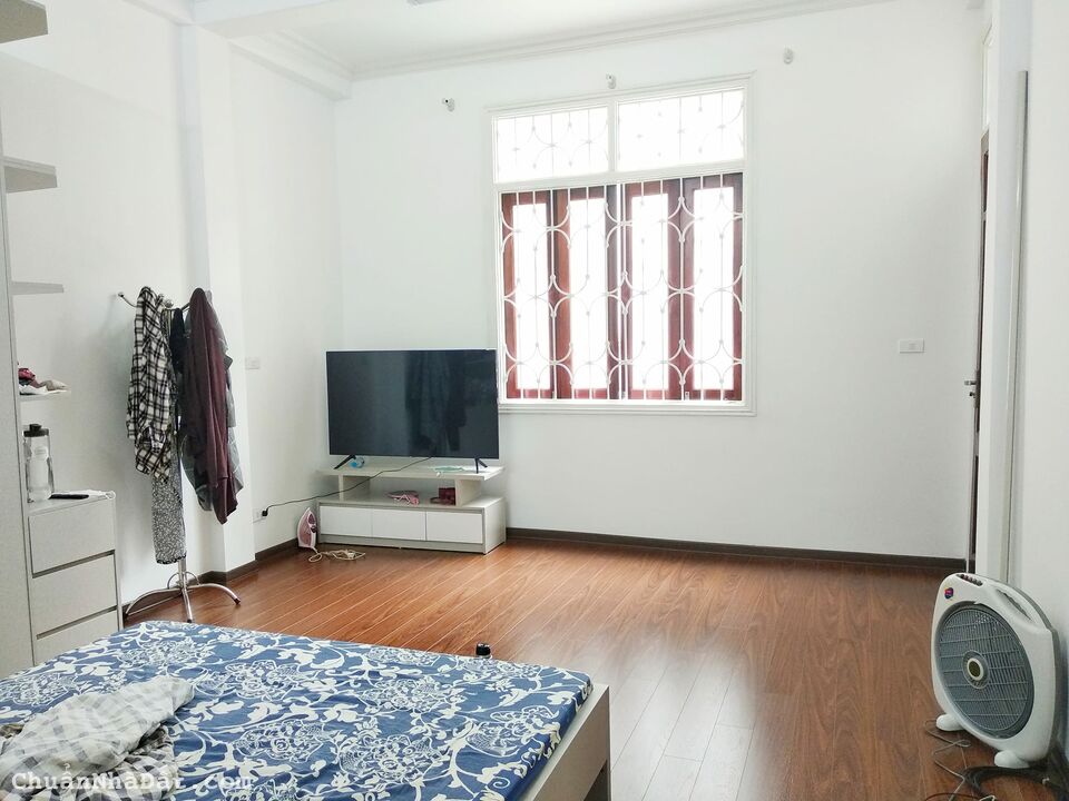 DIỆN TÍCH LỚN, MẶT TIỀN RỘNG, NHÀ ĐẸP Ở NGAY KHUẤT DUY TIẾN NHỈNH 5 TỶ