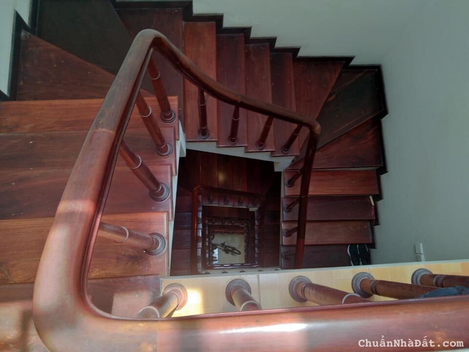 Nhà đẹp Nguyễn Trãi ở ngay,full nội thất DT70m x MT4m chỉ 5 tỷ 600 triệu. Liên hệ 0982768086