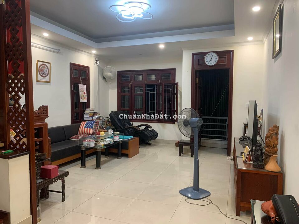 Nhà đẹp Nguyễn Trãi ở ngay,full nội thất DT70m x MT4m chỉ 5 tỷ 600 triệu. Liên hệ 0982768086