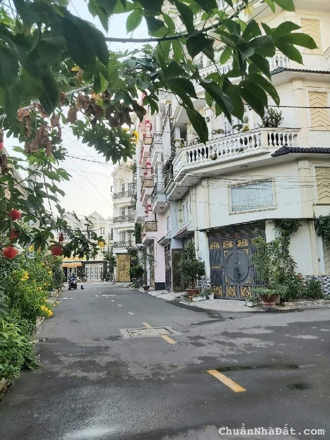 Bán gấp nhà lô góc 2 mặt tiền, khu phân lô VIP Hiệp Thành Q12, 65m2, 4 tầng, chỉ 5.9 tỷ