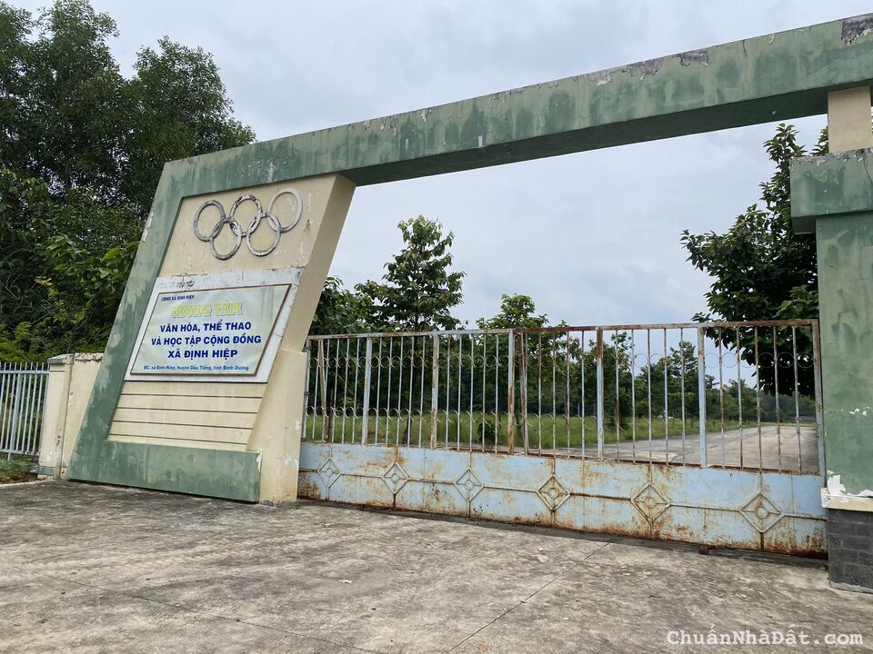 Kẹt quá bán miếng đất 2 MT 441m2 (21x21m2), gần chợ và UBND, trong khu hành chính mới Kẹt quá bán miếng đất 2 MT 441m2 (21x21m2), gần chợ và UBND, trong khu hành chính mới