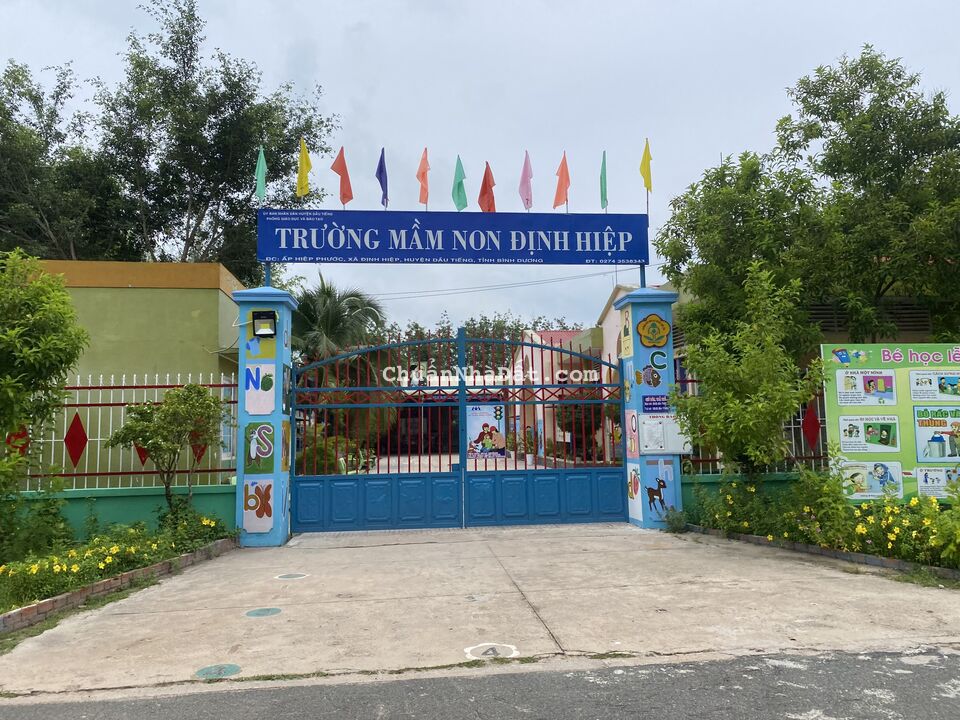 Kẹt quá bán miếng đất 2 MT 441m2 (21x21m2), gần chợ và UBND, trong khu hành chính mới Kẹt quá bán miếng đất 2 MT 441m2 (21x21m2), gần chợ và UBND, trong khu hành chính mới