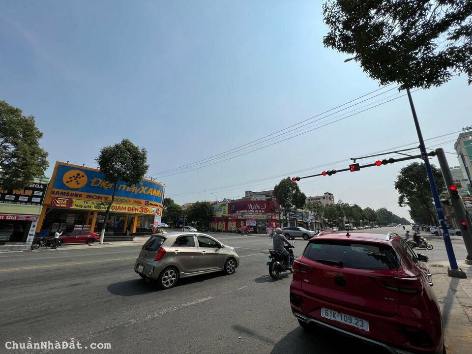 Gia đình cần bán lô đất 150m2, ngay gần chợ và trường học, ngay gần Quốc Lộ 13 Gia đình cần bán lô đất 150m2, ngay gần chợ và trường học, ngay gần Quốc Lộ 13