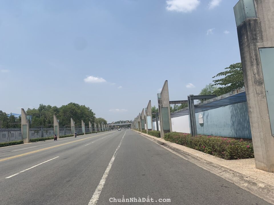 Bán miếng đất 300m2, gần trường đại học lớn của Bình Dương - đường nhựa Bán miếng đất 300m2, gần trường đại học lớn của Bình Dương - đường nhựa