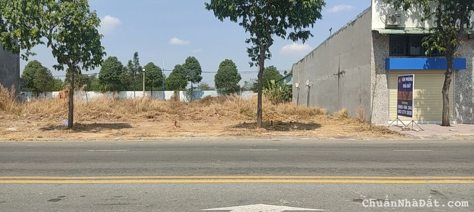 Bán miếng đất 300m2, gần trường đại học lớn của Bình Dương - đường nhựa Bán miếng đất 300m2, gần trường đại học lớn của Bình Dương - đường nhựa