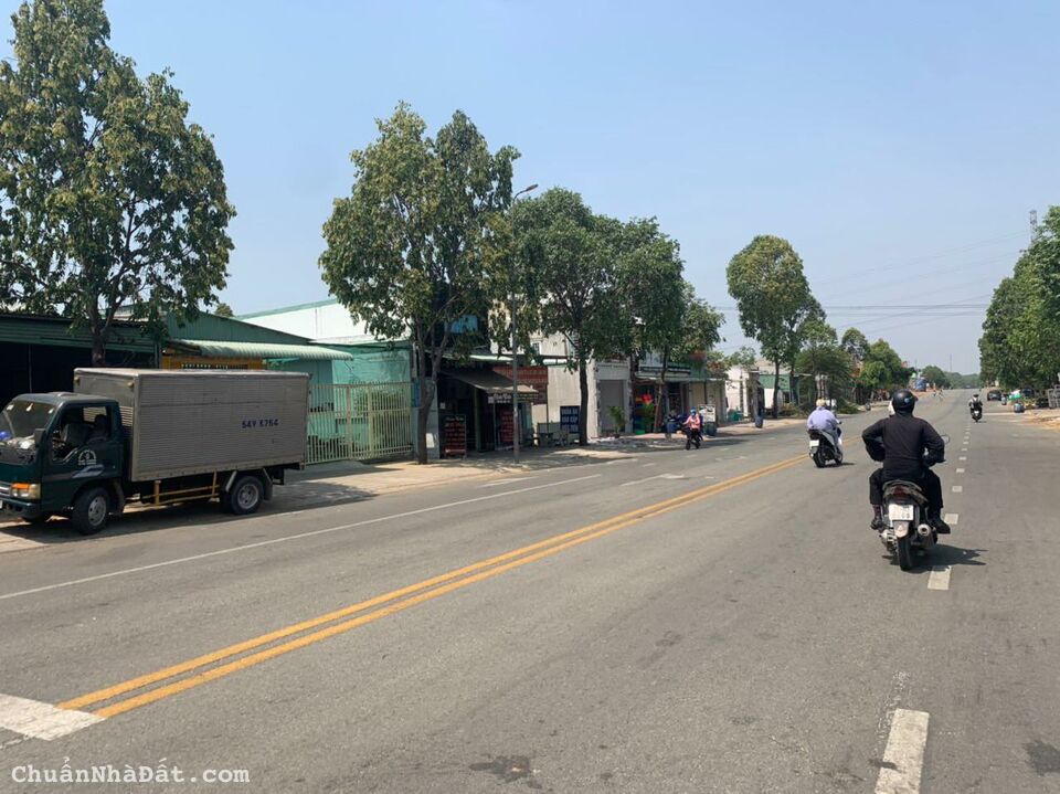 Kẹt tiền ngân hàng cần bán 450m2, ngay gần chợ và trường học, nằm trong khu trung tâm hành chính