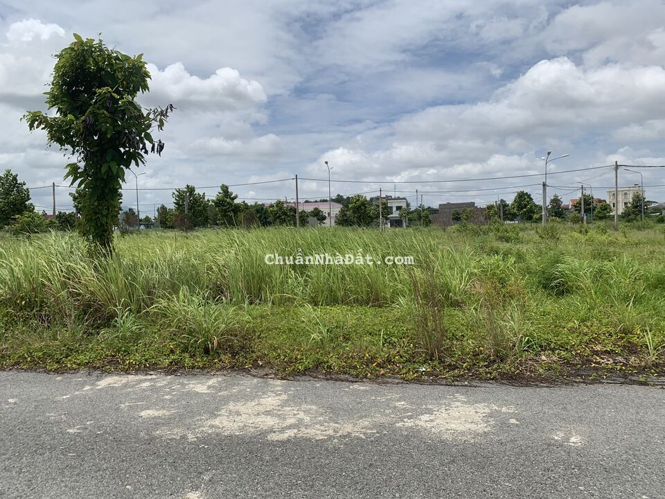 Kẹt tiền cần bán lô đất gần trường đại học Việt Đức, mặt tiền đường nhựa 25m, kế siêu thị GO