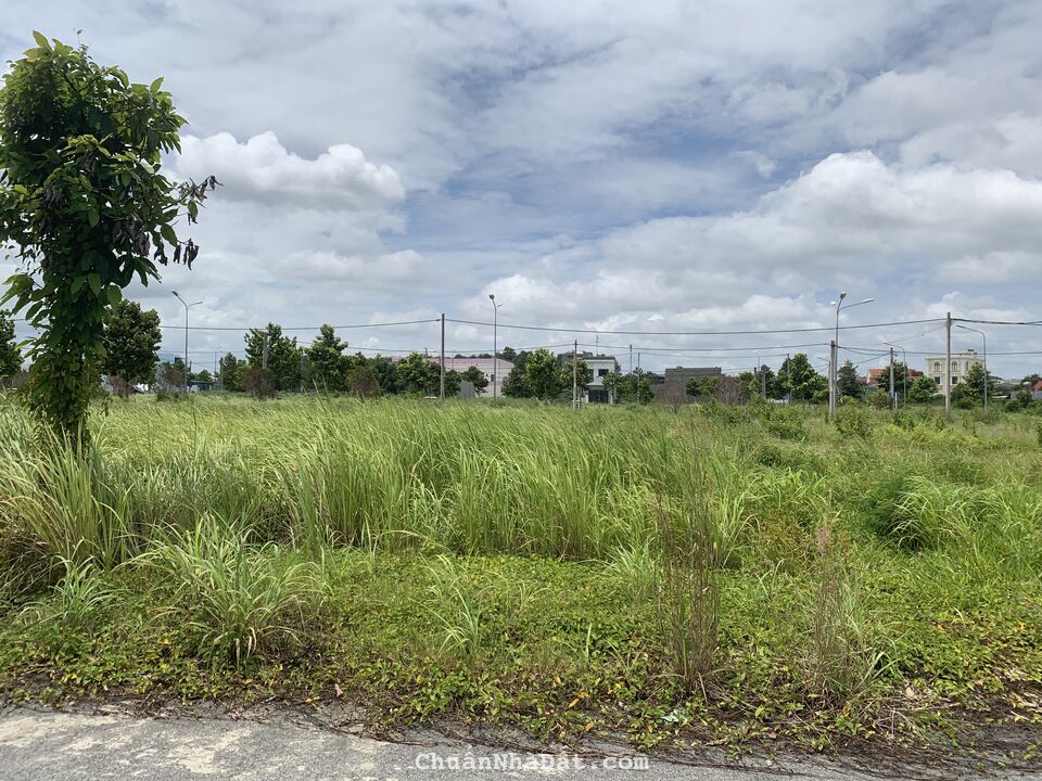 Kẹt tiền cần bán lô đất gần trường đại học Việt Đức, mặt tiền đường nhựa 25m, kế siêu thị GO