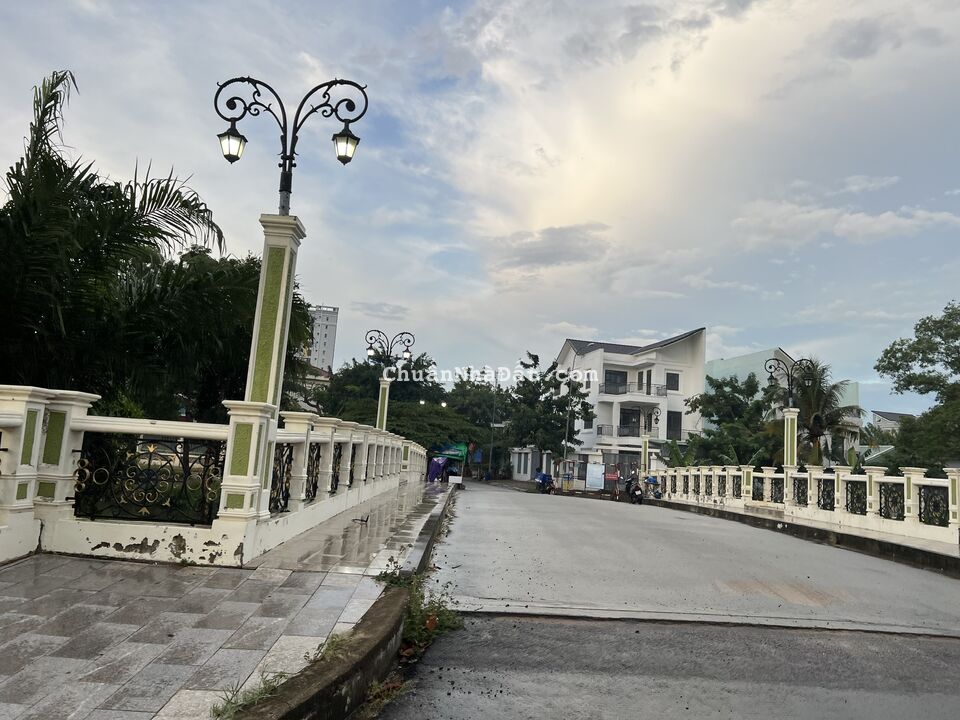 Kẹt vốn cần bán miếng đất 220m2, mặt tiền view sông  KDC Vĩnh Phú, gần chợ Nông Sản