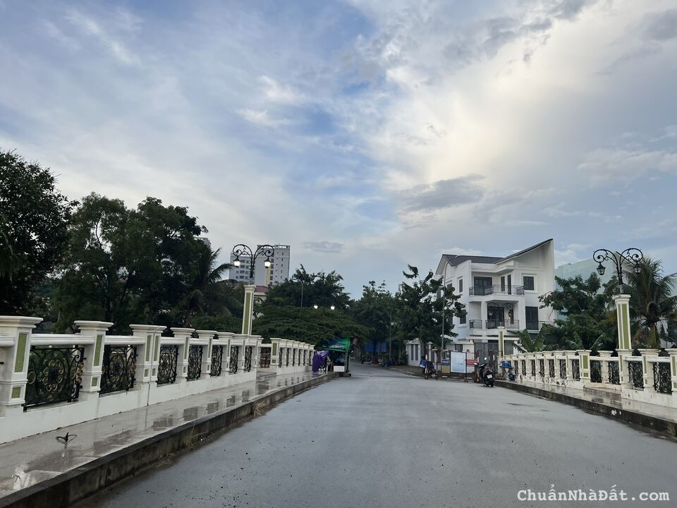 Kẹt vốn cần bán miếng đất 220m2, mặt tiền view sông  KDC Vĩnh Phú, gần chợ Nông Sản