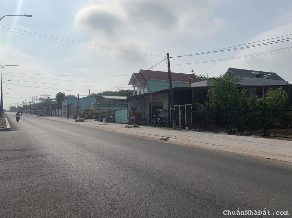 Kẹt quá bán miếng đất 2 MT 449m2 (22x21m2), gần chợ và UBND, trong khu hành chính mới