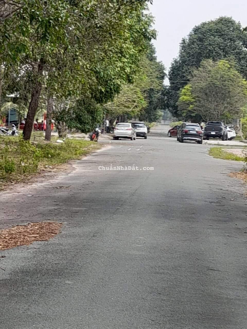 Kẹt quá bán miếng đất 2 MT 449m2 (22x21m2), gần chợ và UBND, trong khu hành chính mới