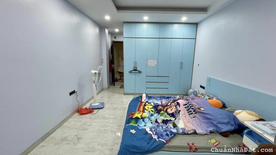 Bán nhà phố Hồng Mai, ngõ nông đẹp, nhà xịn sò 5 tầng 3 ngủ, 4.5 tỷ