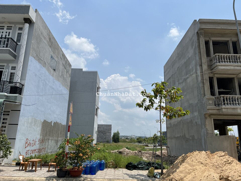 Bán gấp lô đất 70m2 chưa định vị.