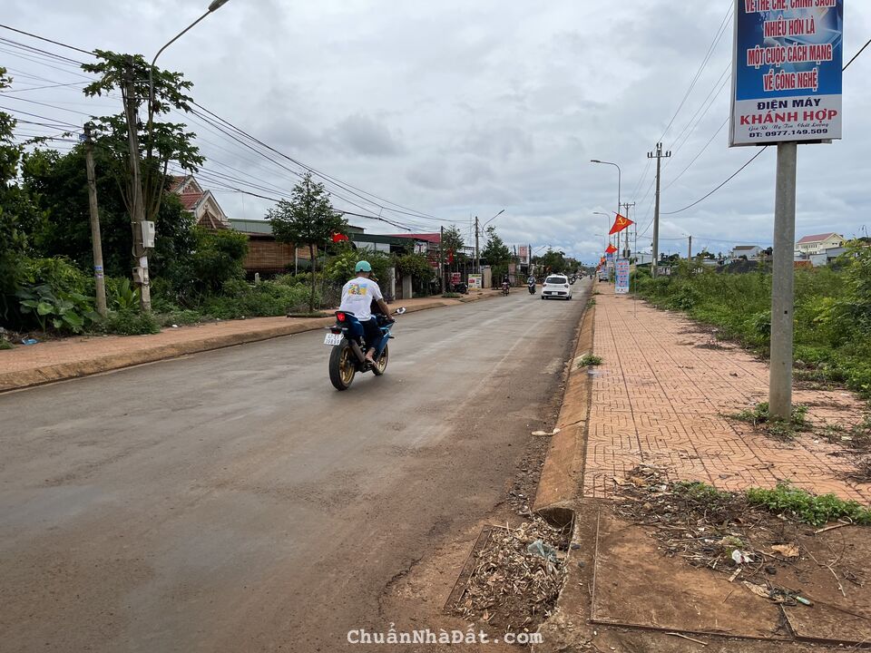 Chính chủ bán lô đất ngay chợ Phú Lôccj