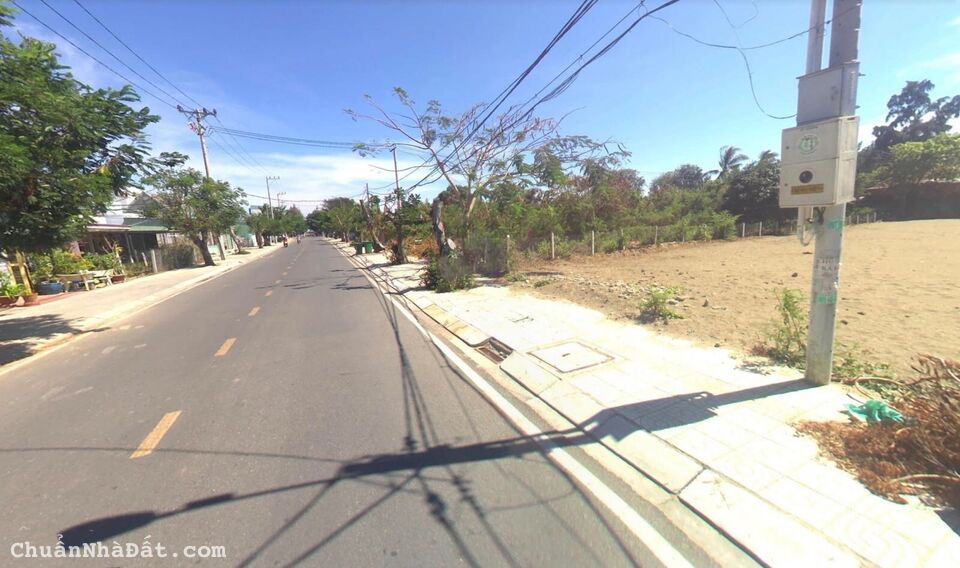 Lô đất 90m2 giá 1.6tỷ nằm toạ lạc tại mặt tiền đường Tắc Xuất TT Cần Thạnh Cần Giờ. Sổ Hồng Sẳn 