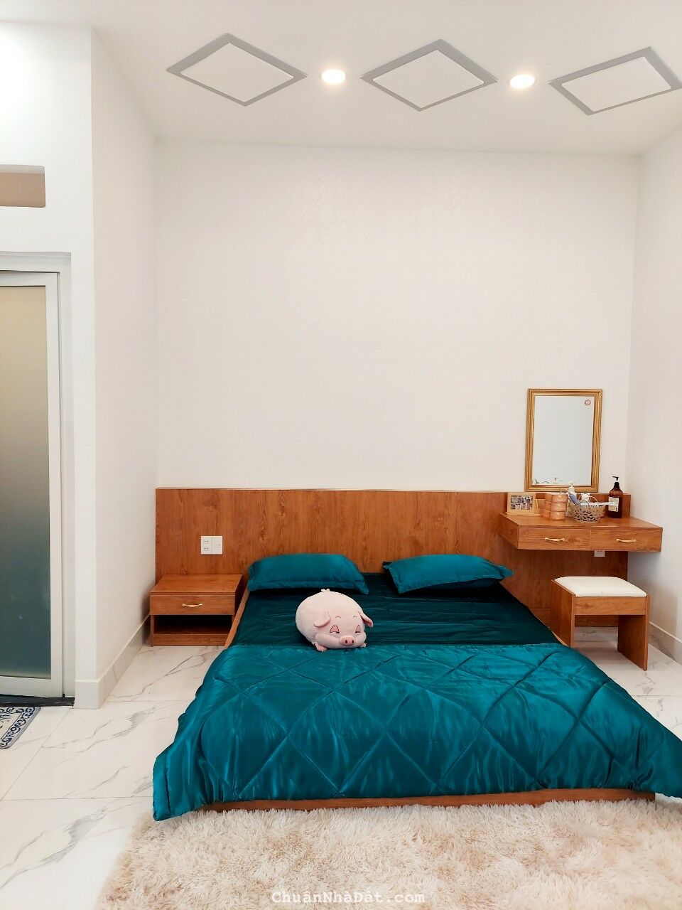 Bán CHDV, DTCN 180m2 tại Dương Quảng Hàm - P5, thu nhập 120tr/tháng - 32 phòng, giá 22.8 tỷ