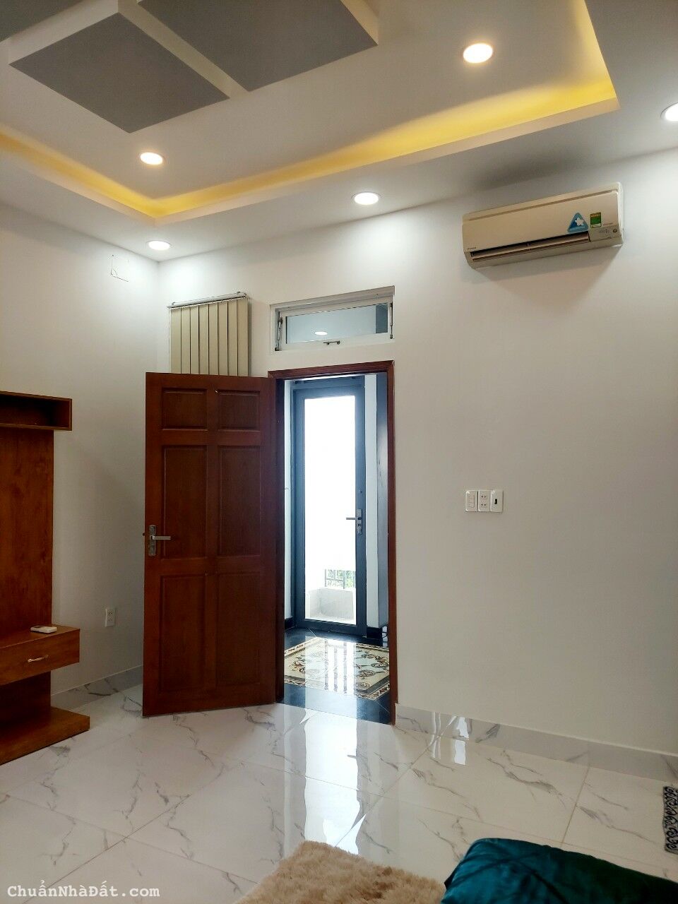 Bán CHDV, DTCN 180m2 tại Dương Quảng Hàm - P5, thu nhập 120tr/tháng - 32 phòng, giá 22.8 tỷ