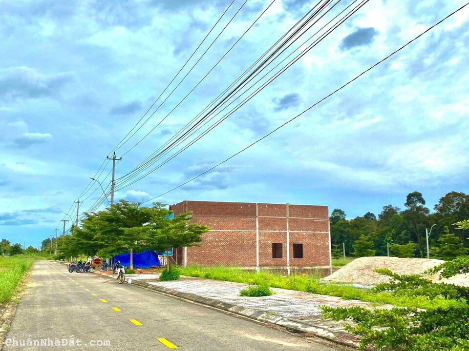 Độc quyền! Lô gần nhà đang xây MegaCity KonTum đường Hùng Vương giá chỉ 520 triệu, sổ đỏ trao tay