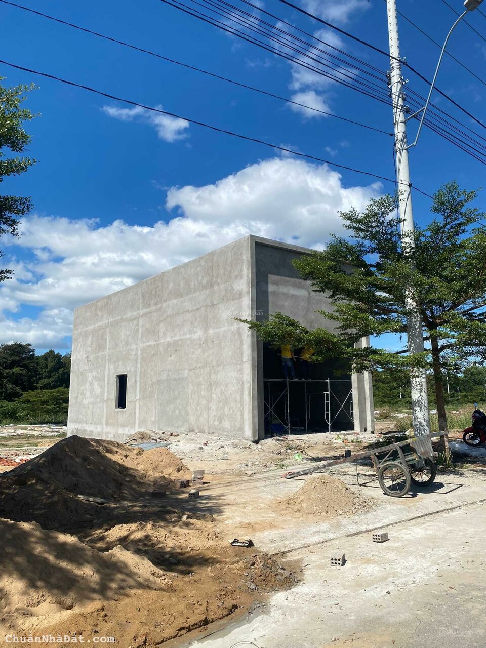 Độc quyền! Lô gần nhà đang xây MegaCity KonTum đường Hùng Vương giá chỉ 520 triệu, sổ đỏ trao tay