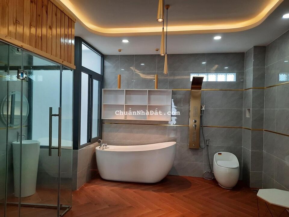 Độc nhất thị trường! Bán nhà 3 mặt tiền đường Phan Đăng Lưu thu nhập 1,5 tỷ/năm, 10x25m giá 55 tỷ