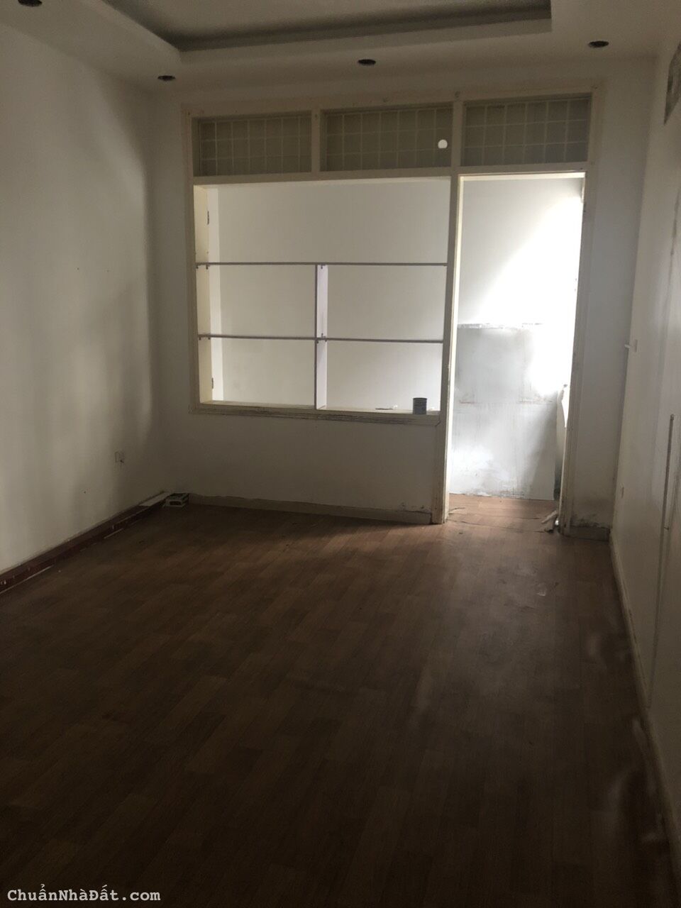 Mặt phố Trần Quốc Toản, phường Hàng Bài DT 45m x 5 tầng, MT 3.8m kdoanh sạch sẽ giá 38tr/tháng