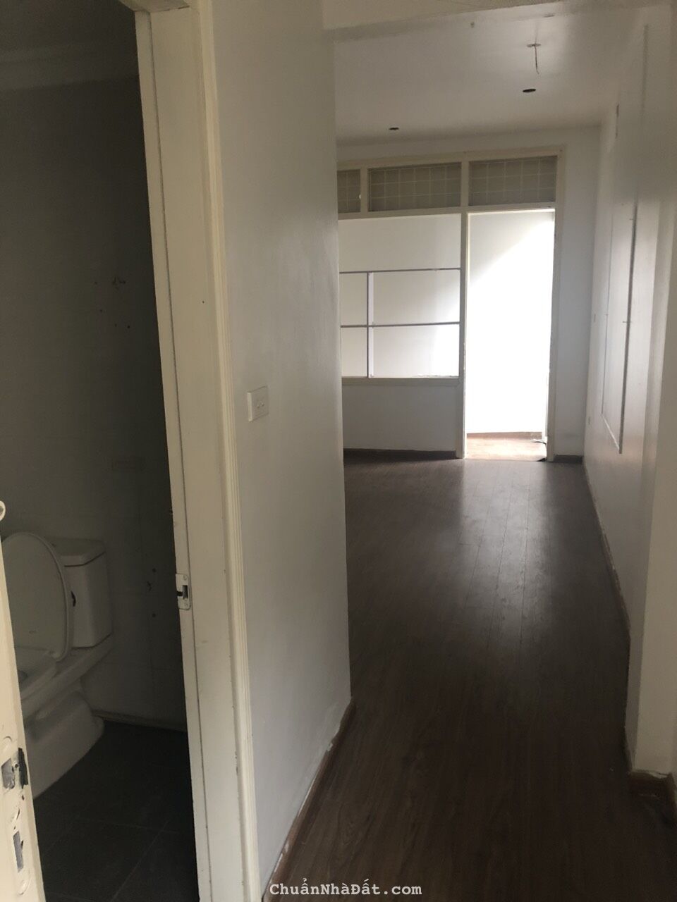 Mặt phố Trần Quốc Toản, phường Hàng Bài DT 45m x 5 tầng, MT 3.8m kdoanh sạch sẽ giá 38tr/tháng