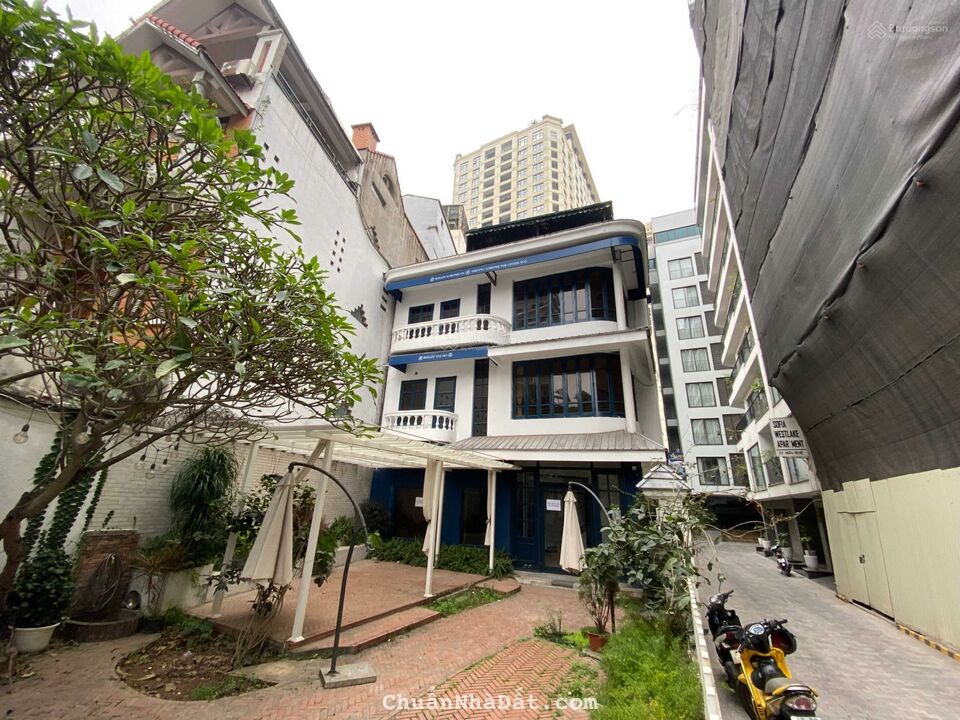 Mặt phố Xuân Diệu, Tây Hồ DT 250m xdung 80m x 3T, MT 14m vị trí vàng hợp làm nhà hàng,mầm non,cafe