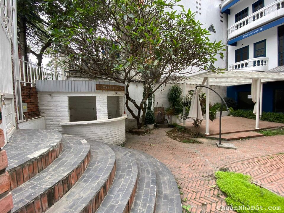 Mặt phố Xuân Diệu, Tây Hồ DT 250m xdung 80m x 3T, MT 14m vị trí vàng hợp làm nhà hàng,mầm non,cafe