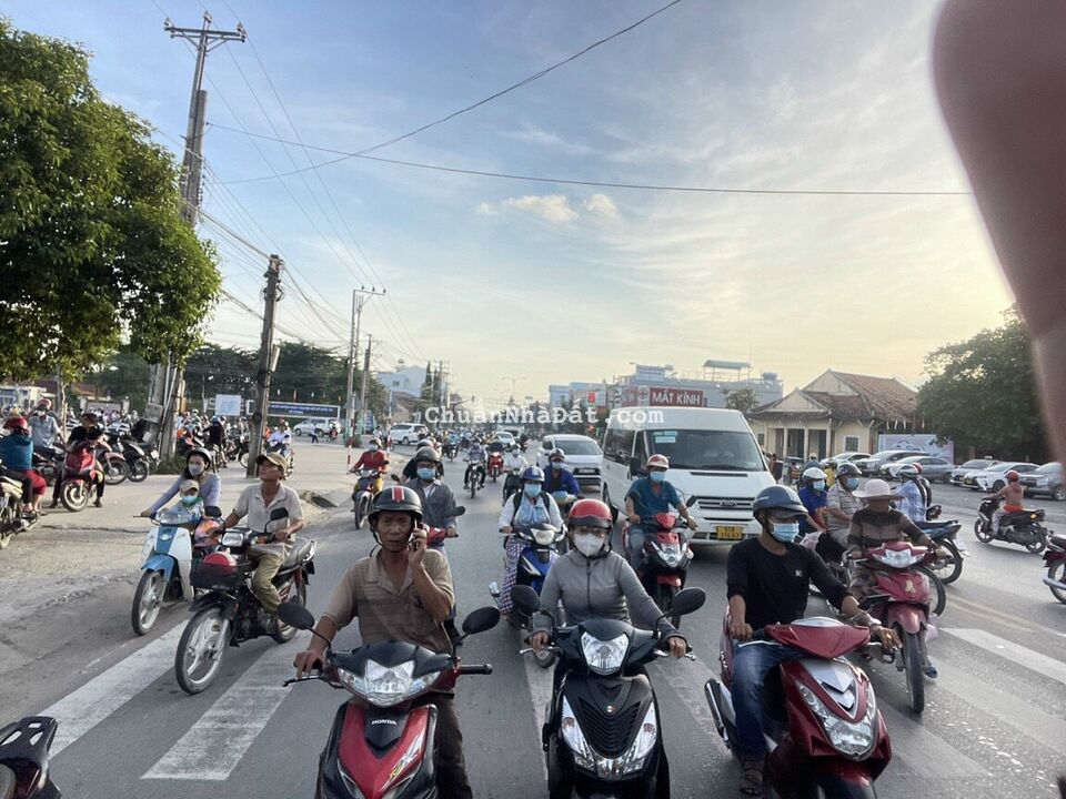 Cần tiền bán gấp 250m2 đất thổ cư Đức Hoà-Long An cách tp.hcm con kênh An Hạ chỉ từ 4ty2 Cần tiền bán gấp 250m2 đất thổ cư Đức Hoà-Long An cách tp.hcm con kênh An Hạ chỉ từ 4ty2