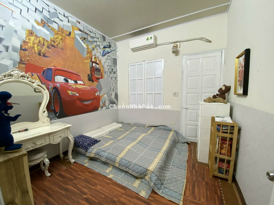 Bán nhà ngõ Hoàng Đạo Thành ,DT 72m2 x 4T ,MT :6m , nở hâu ,gara ô tô , ngõ ô tô tránh. Giá 10,8 tỷ