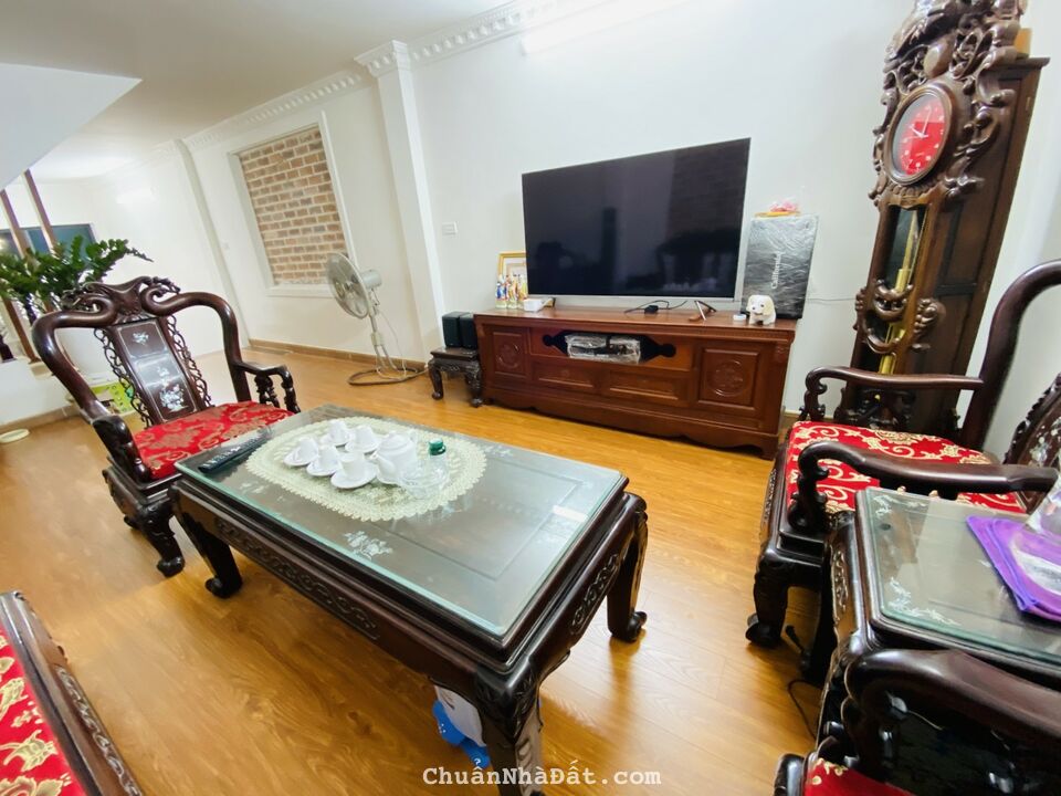 Bán nhà P.Lô quân đội Tô Vĩnh Diện 40m2 x 5t, giá 7.5 tỷ, 20m ô tô đỗ vỉa hè ở VIP.