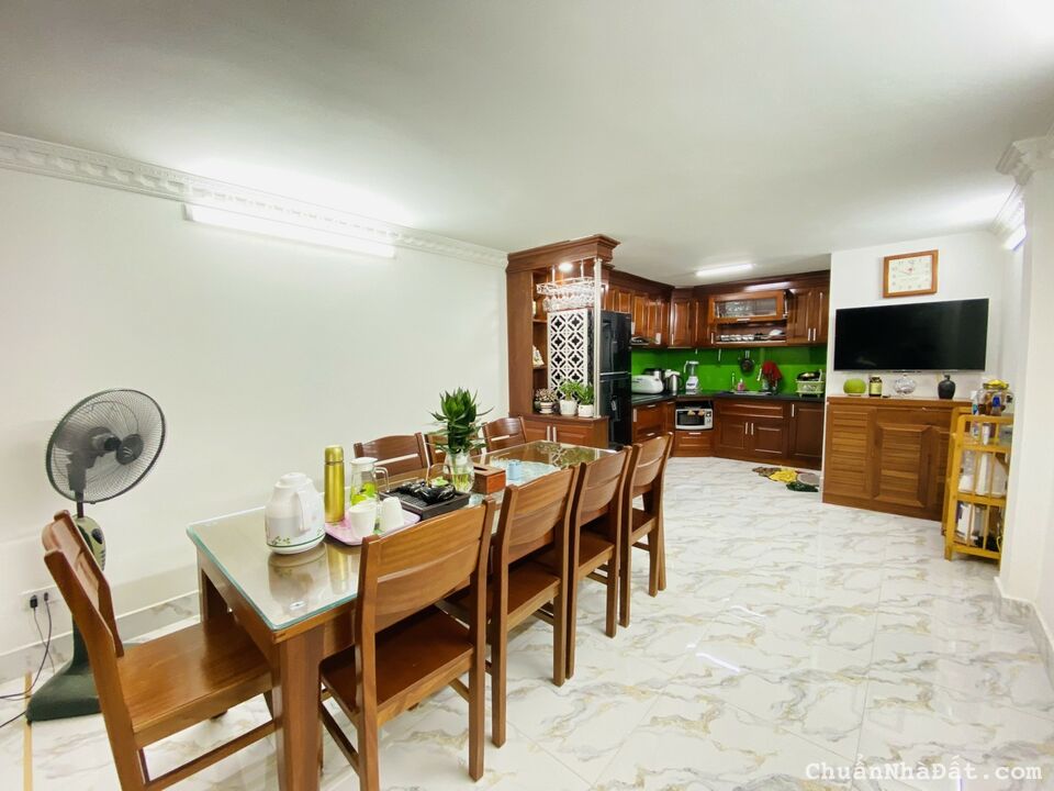 Bán nhà P.Lô quân đội Tô Vĩnh Diện 40m2 x 5t, giá 7.5 tỷ, 20m ô tô đỗ vỉa hè ở VIP.