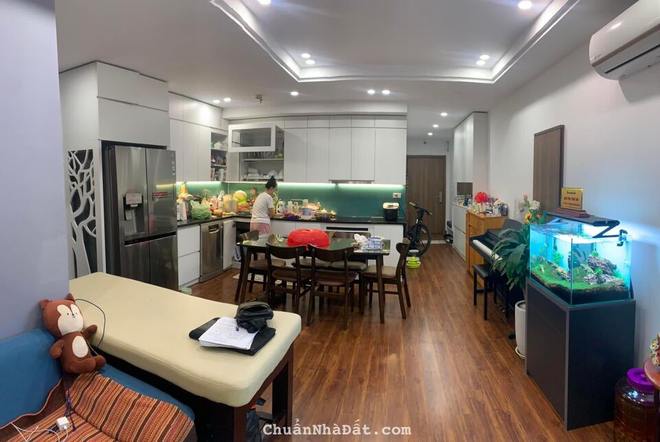  Cần bán căn 3ngủ - ban công hướng Nam-  tại toà Sky Central 176 Định Công