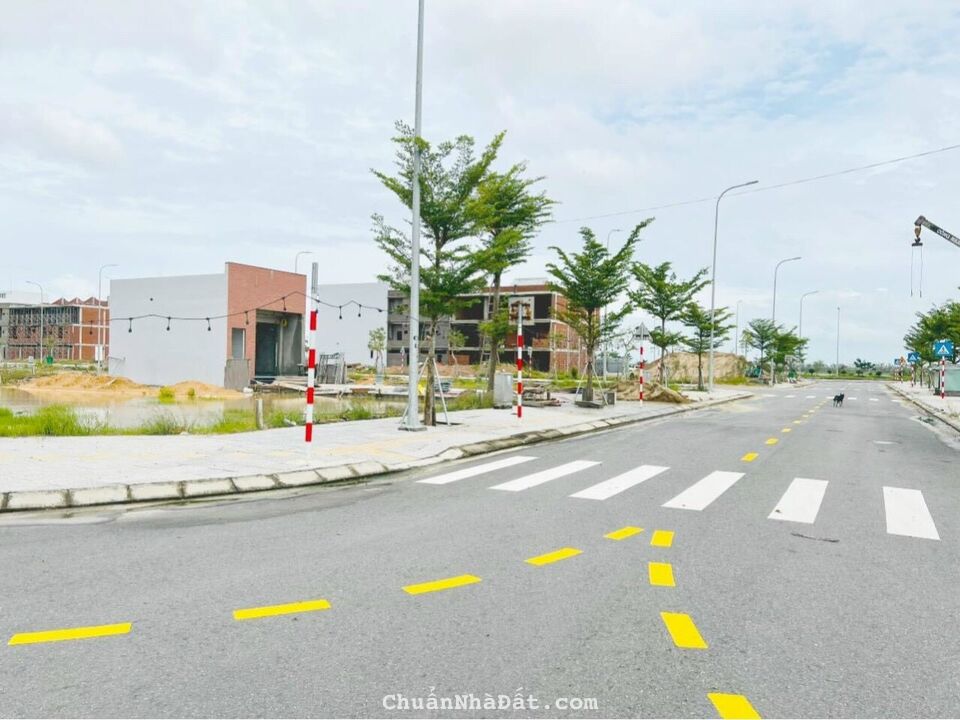 Chủ cần tiền cho con du học bán gấp lô đất kề siêu thị Go (Big C) giá 2 tỷ bao sổ