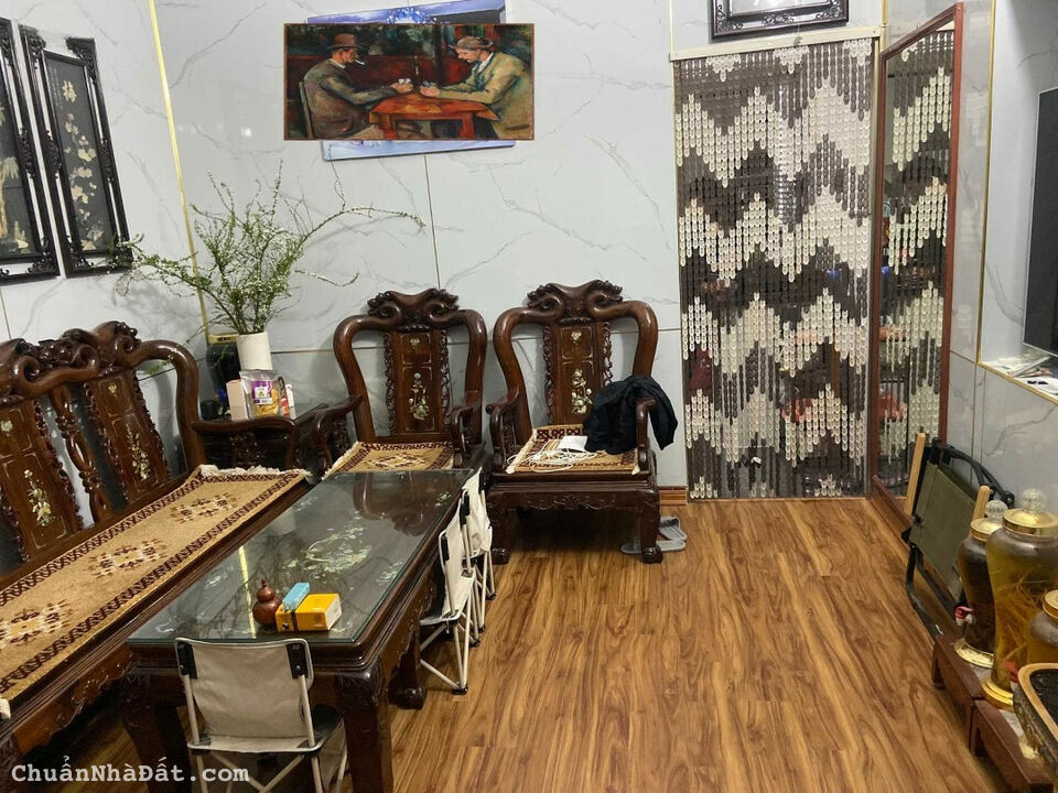 BÁN NHÀ PHỐ CHÍNH KINH 30M2 4T MT3.7M GIÁ 3,5 TỶ NỞ HẬU Ở NGAY  